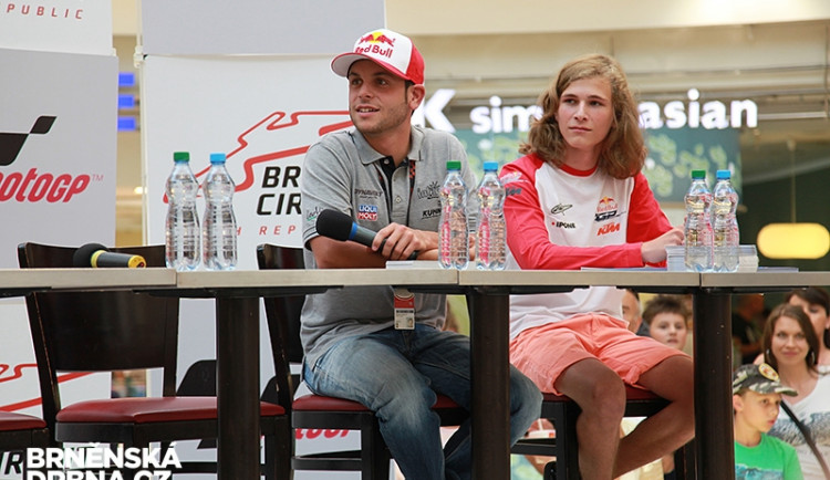 Jezdci MotoGP se zúčastnili autogramiády ve Vaňkovce