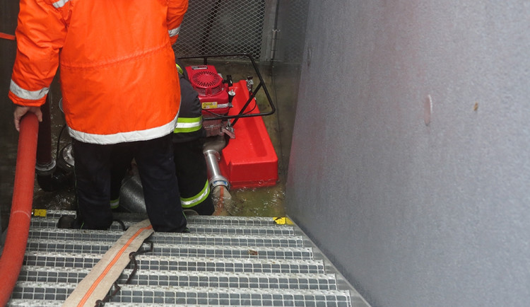Přívalový déšť v Brně: stály tramvaje, škody hlásí knihovna